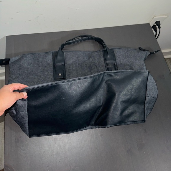 John Varvatos Men's Travel Weekender Duffle - Picture 3 of 10